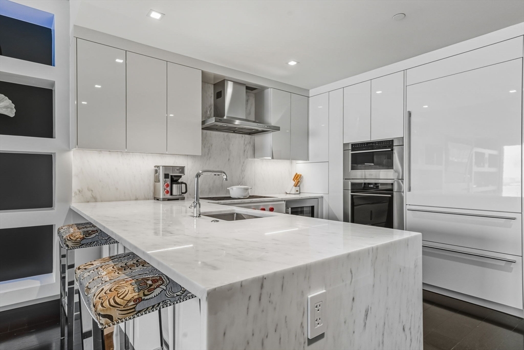 150 Seaport Blvd 17C