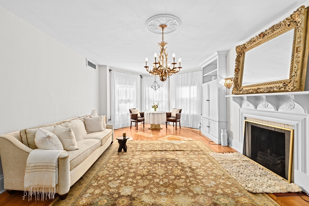 302 Commonwealth Ave. E