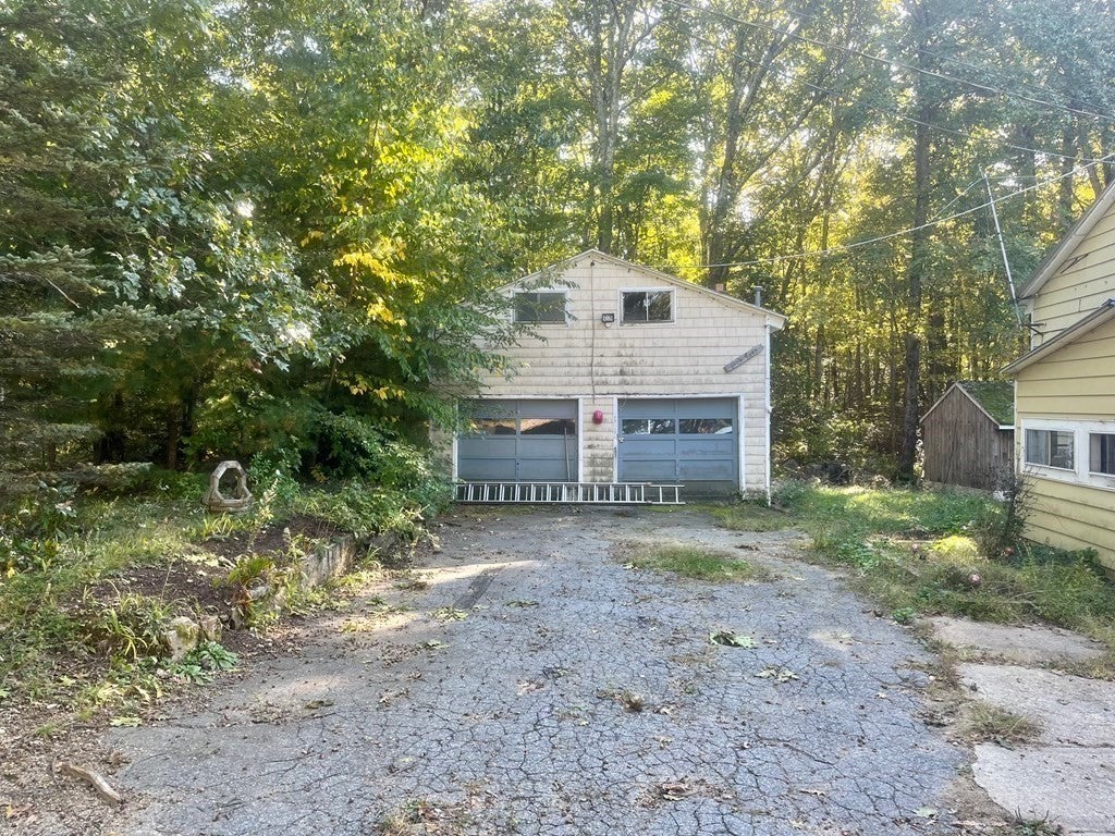 2 Woodland Ln
