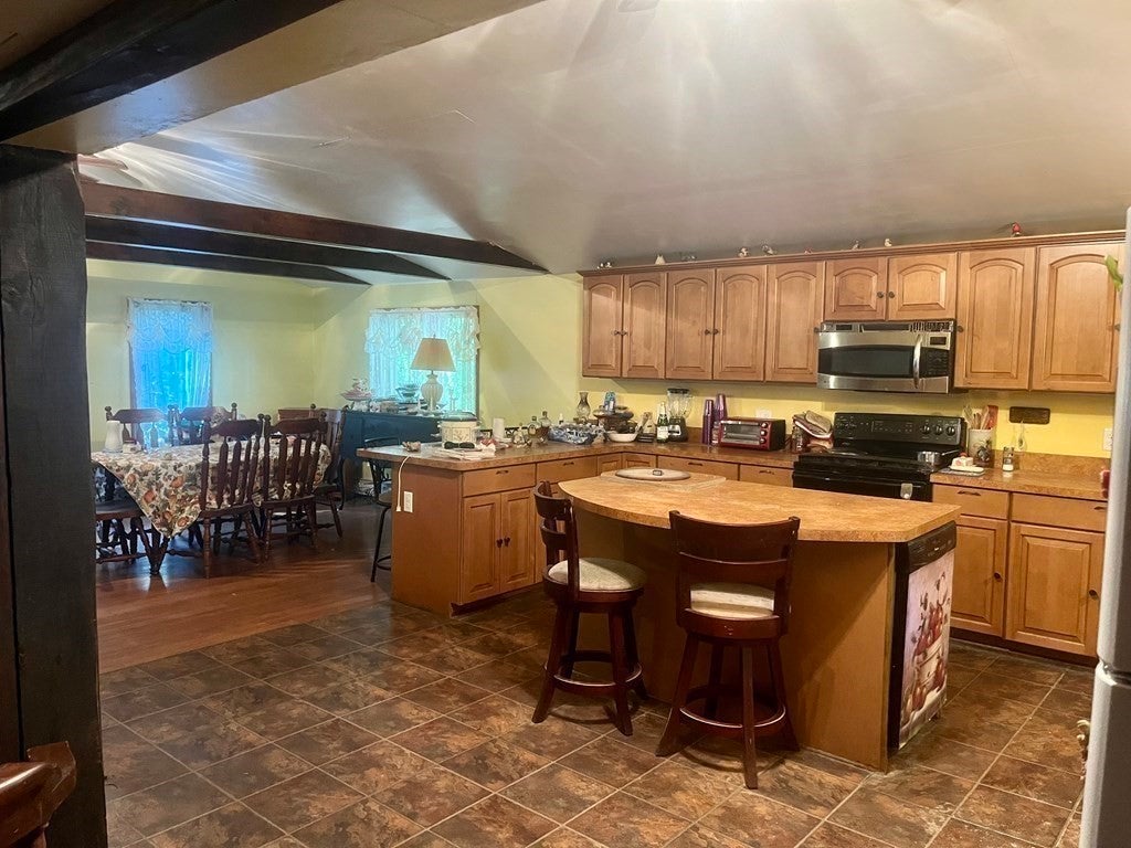 2 Woodland Ln