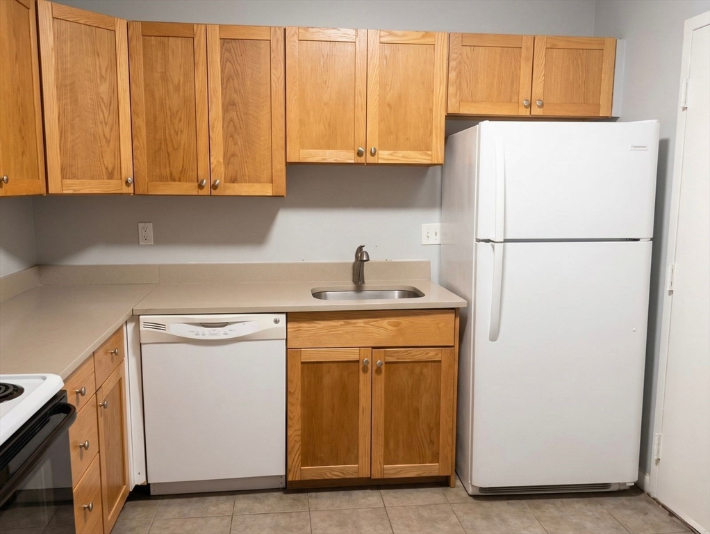 302 Boston Post Rd E B2