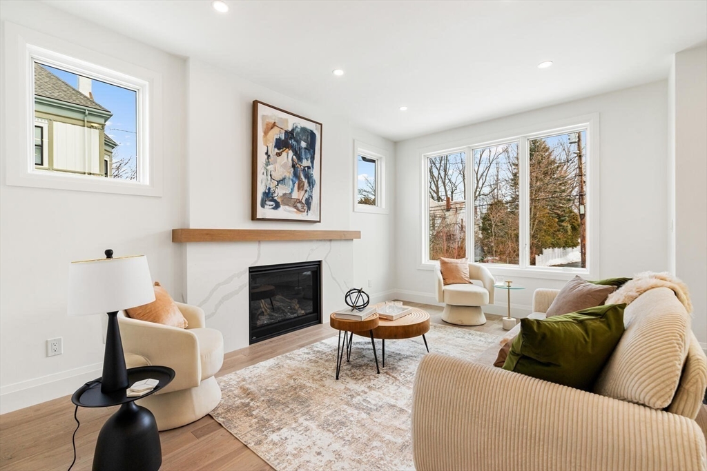 302 Waverley Ave 302