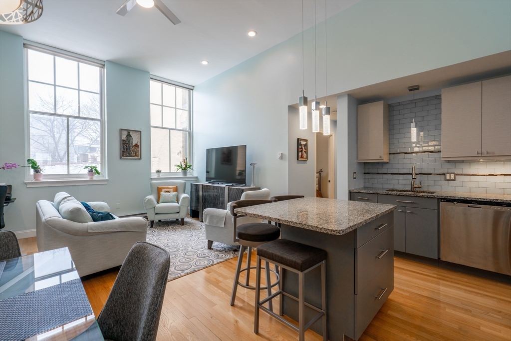 350 W 4th St 313
