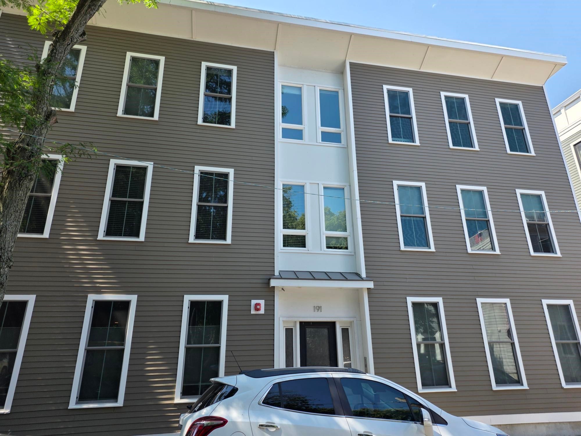191 W 8th St