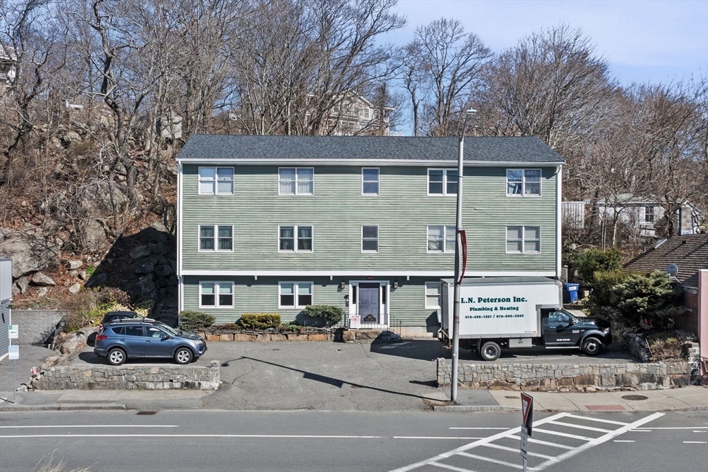 384 Main St 1