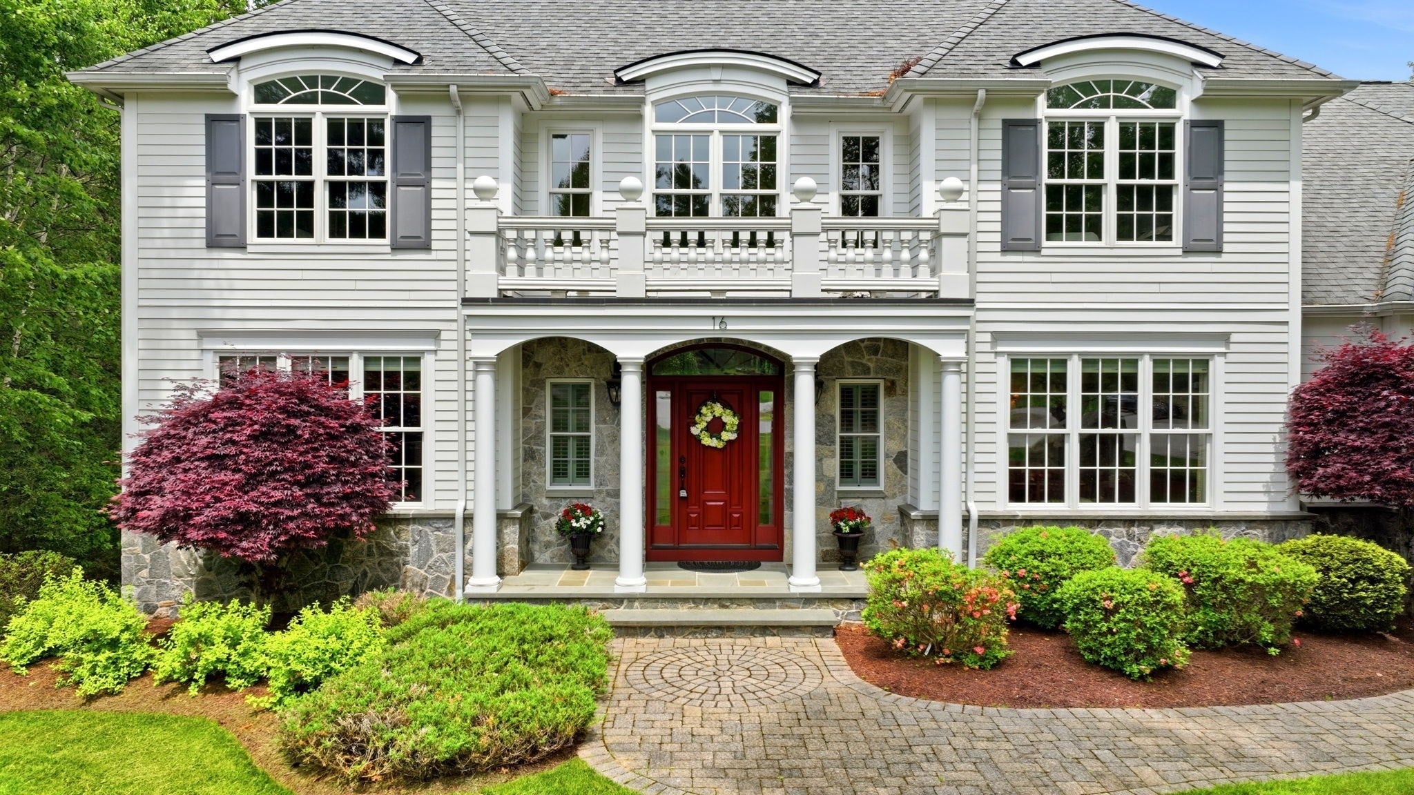 16 Falcon Heights