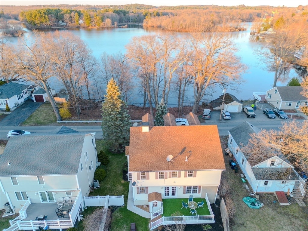 33 Lakeside Dr