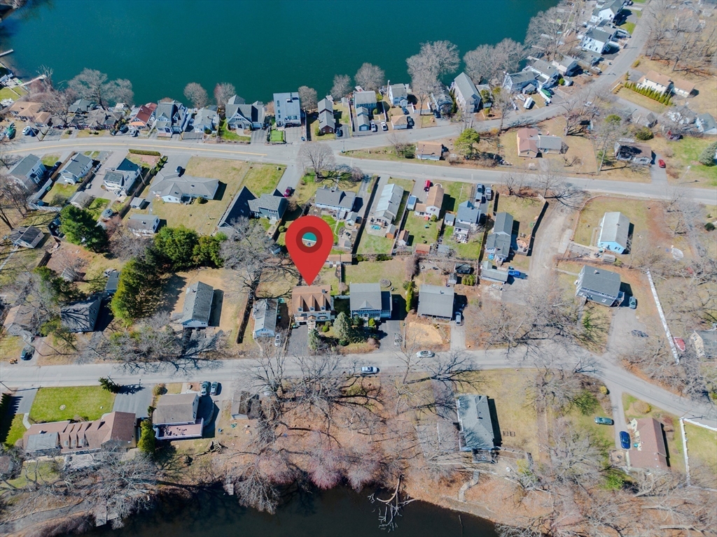 33 Lakeside Dr