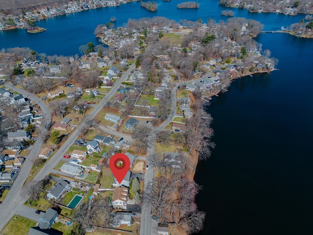 33 Lakeside Dr