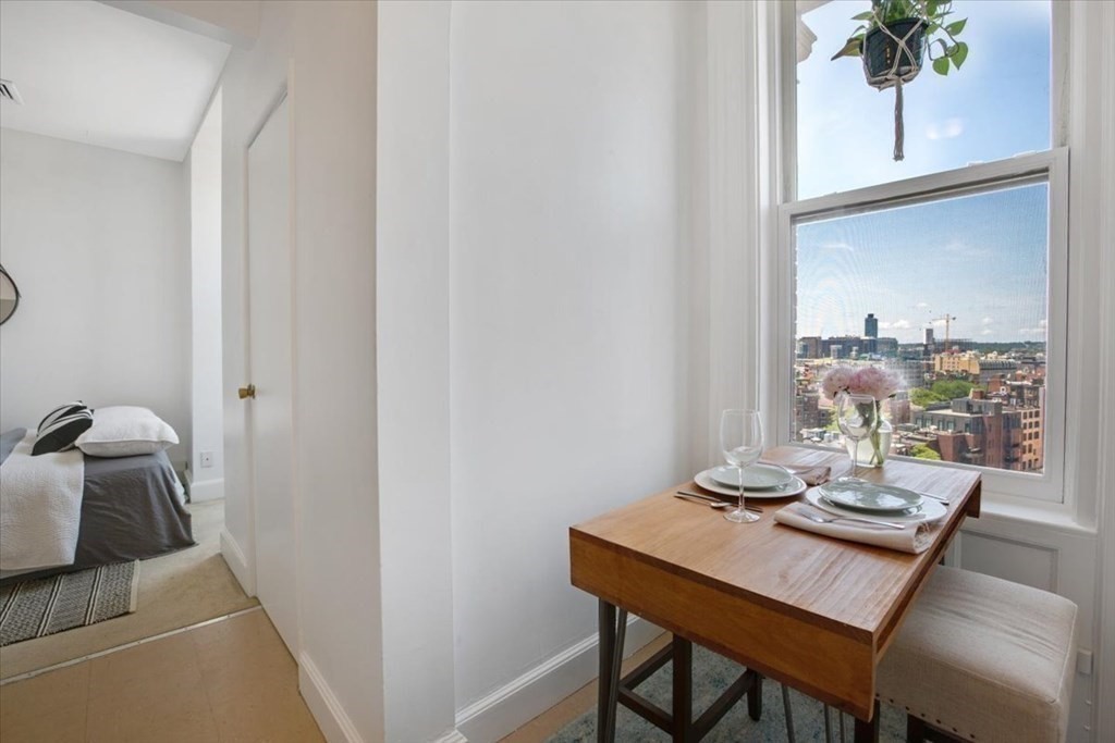 483 Beacon St PH4