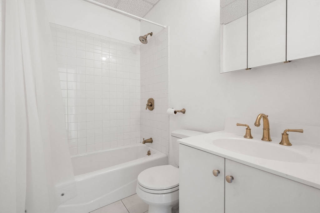 483 Beacon St PH4