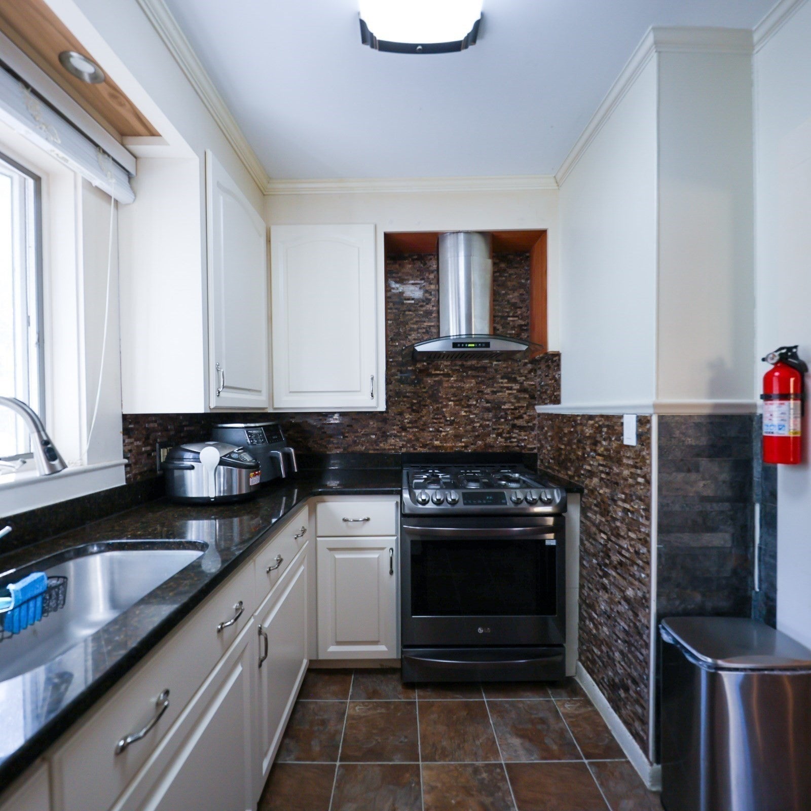 374 Pine St, Lowell, MA, 374 Pine St, Lowell, MA Photo #14