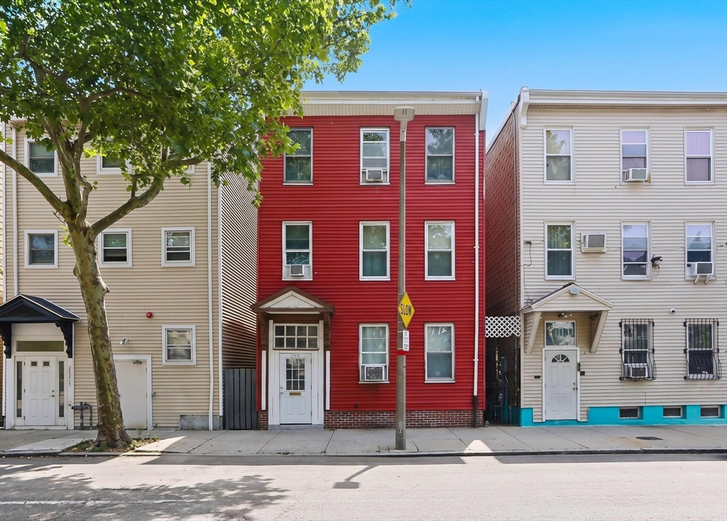 259 Chelsea St, Boston, MA Photo #1