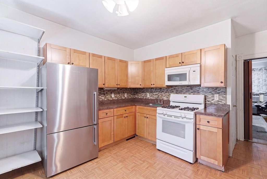 259 Chelsea St, Boston, MA Photo #7