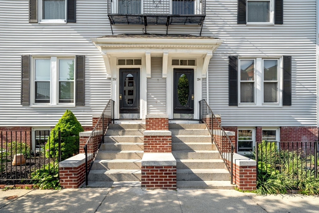 554 E 4th St 1B