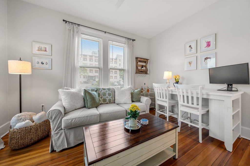 554 E 4th St 1B