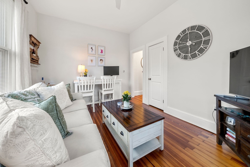554 E 4th St 1B