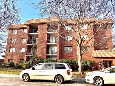 Photo of 8 Nahant Pl #202, Lynn, MA 01902 (MLS # 73462831)