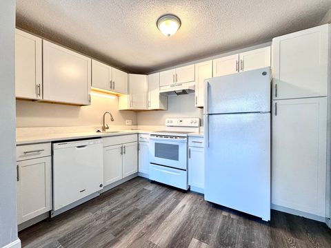 Photo of 128 North Street #6, Newton, MA 02460 (MLS # 73463559)