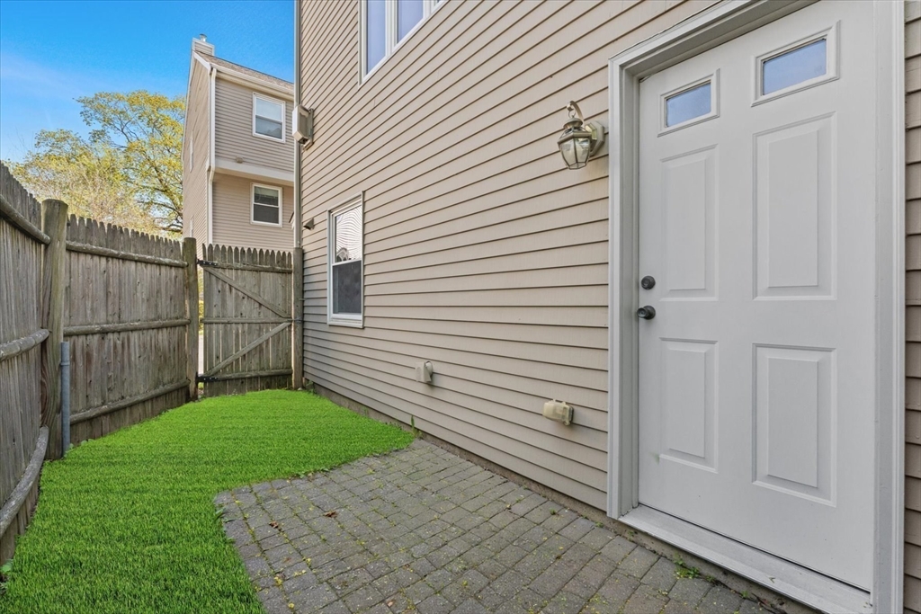 174 Adams ST #6, Newton, MA Photo #18