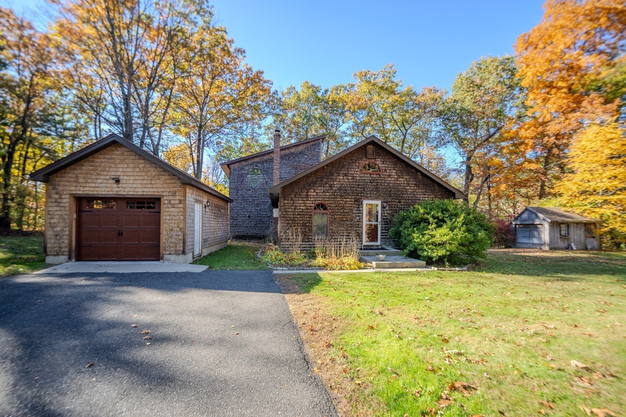 102 Middle Rd
