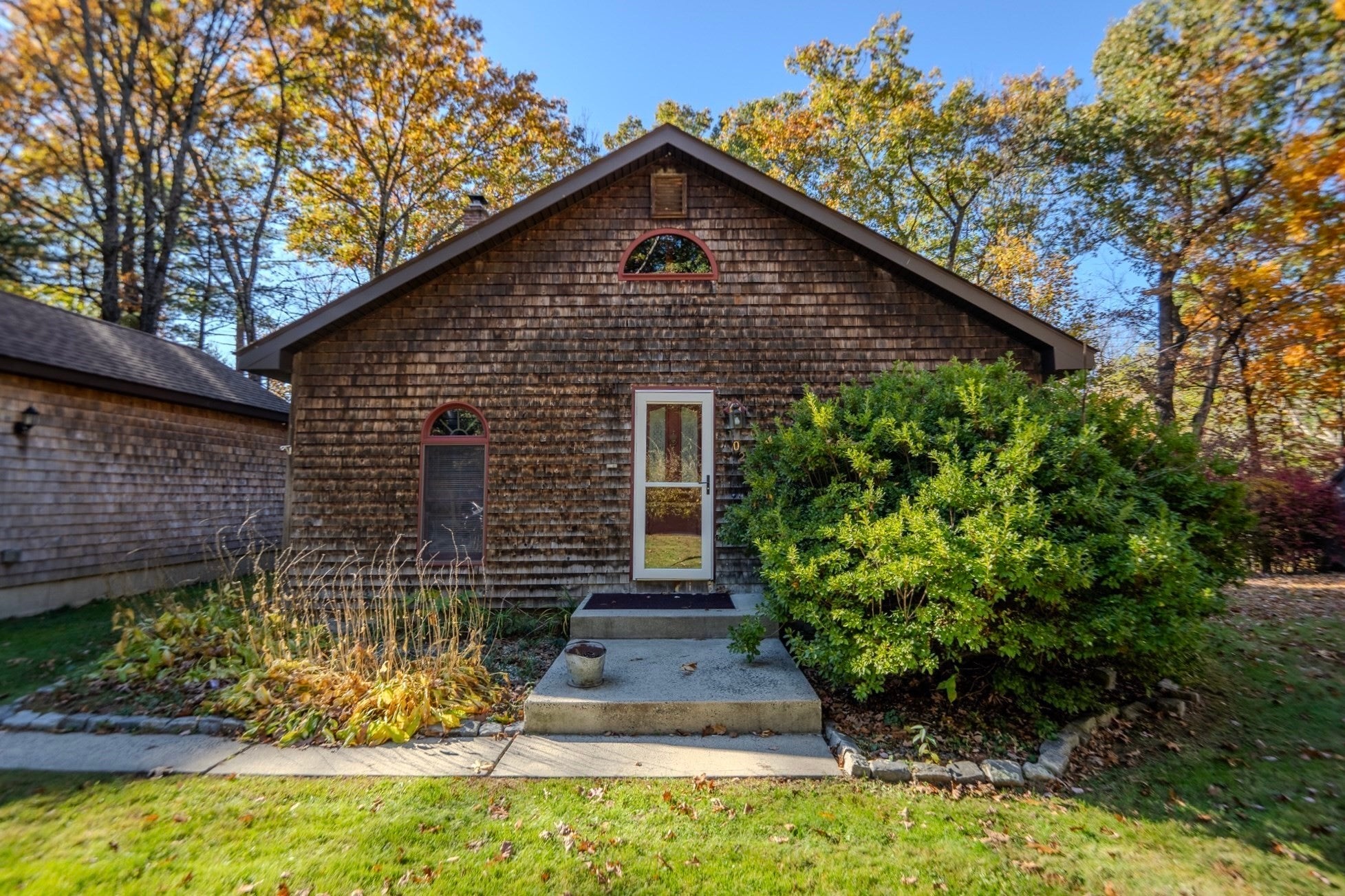 Photo of 102 Middle Rd, Southampton, MA