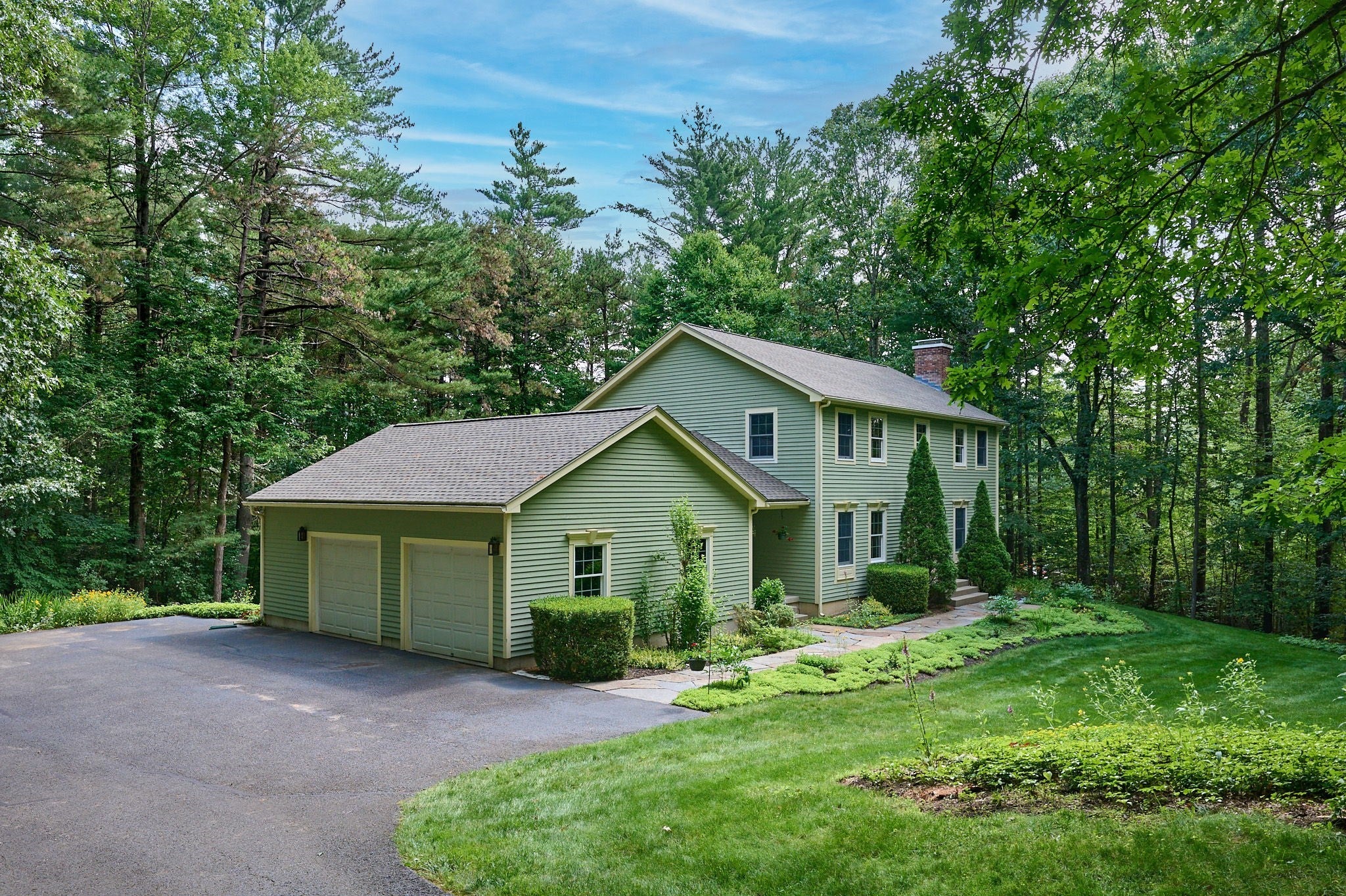 2 Eastwood Dr