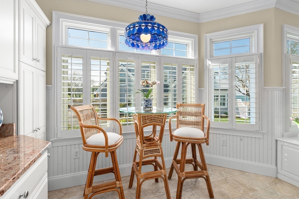 60 Robbins Road 9