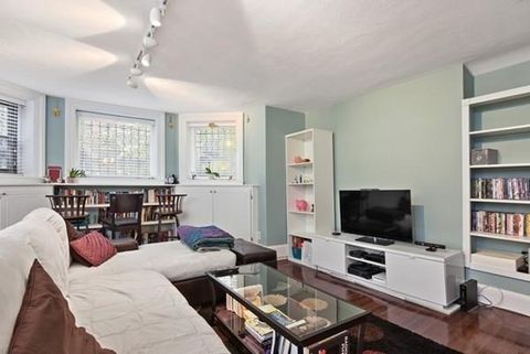 Photo of 242 Beacon St #1, Boston, MA 02116 (MLS # 73472117)