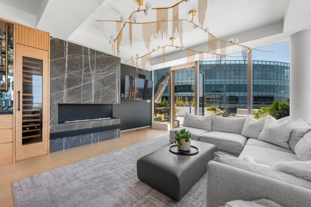 133 Seaport Blvd 2202