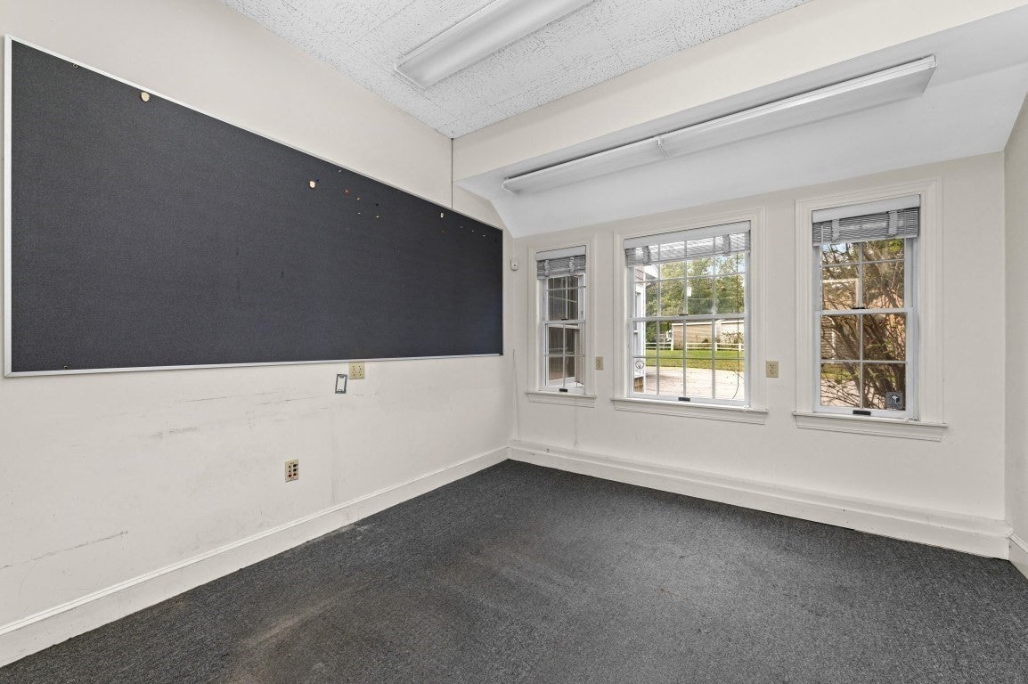 11 Maple St