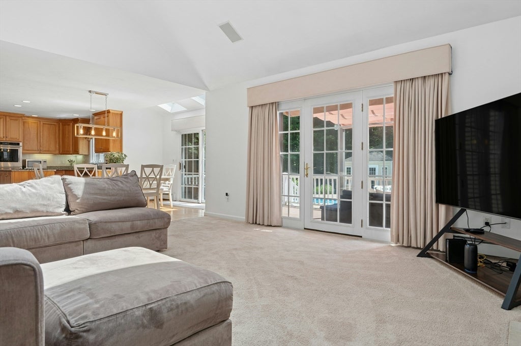 10 Burnett Road, Southborough, MA Photo #18