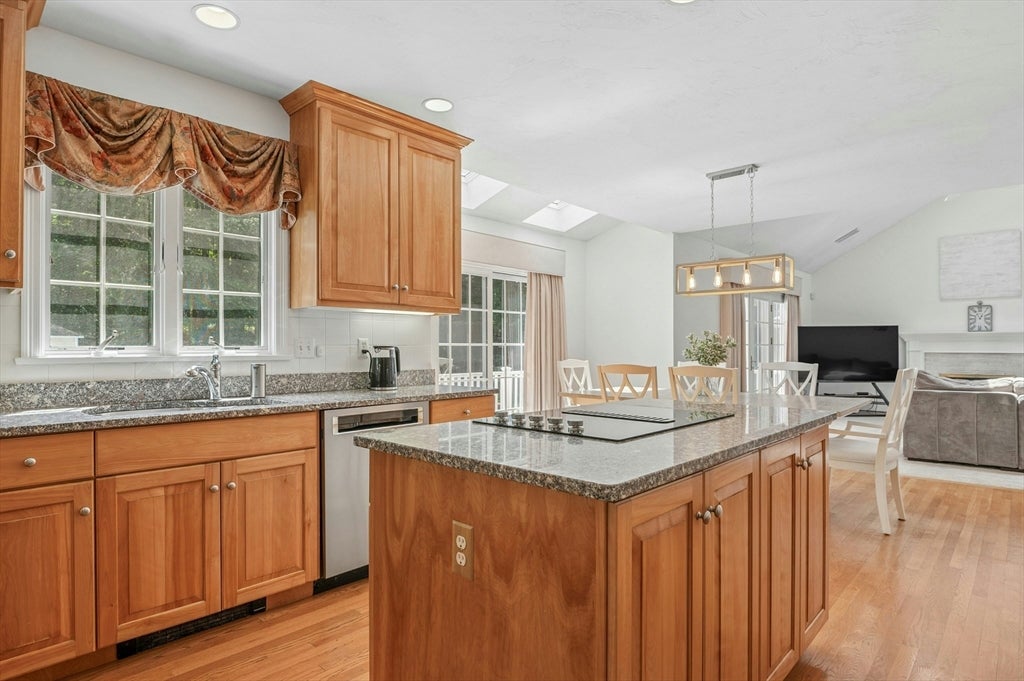 10 Burnett Road, Southborough, MA Photo #11