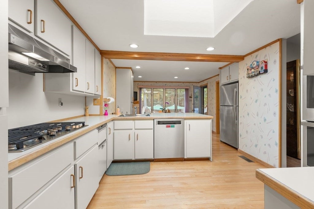18 Jefferson Ave, Sharon, MA Photo #15