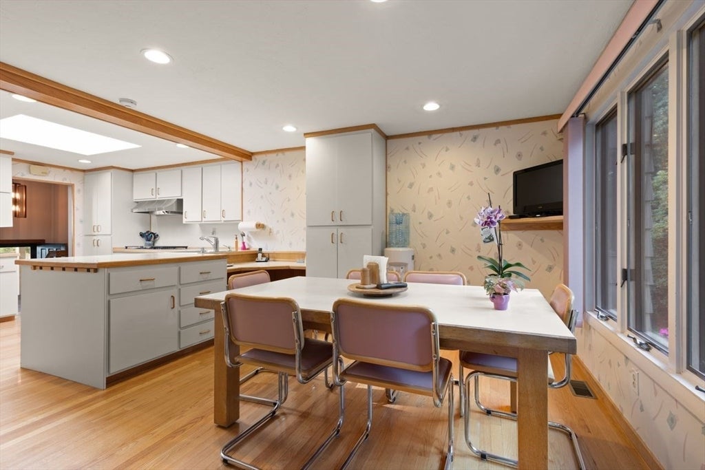 18 Jefferson Ave, Sharon, MA Photo #13