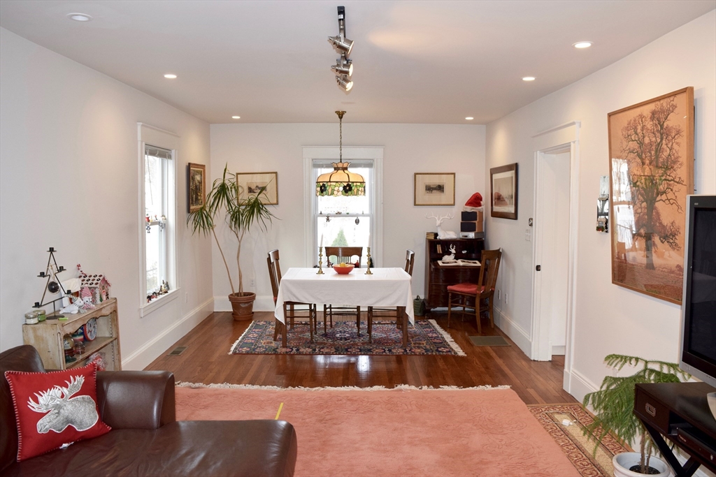 Watertown, Massachusetts 02472, United States, 4 Bedrooms Bedrooms, ,3 BathroomsBathrooms,Residential,Active,193482