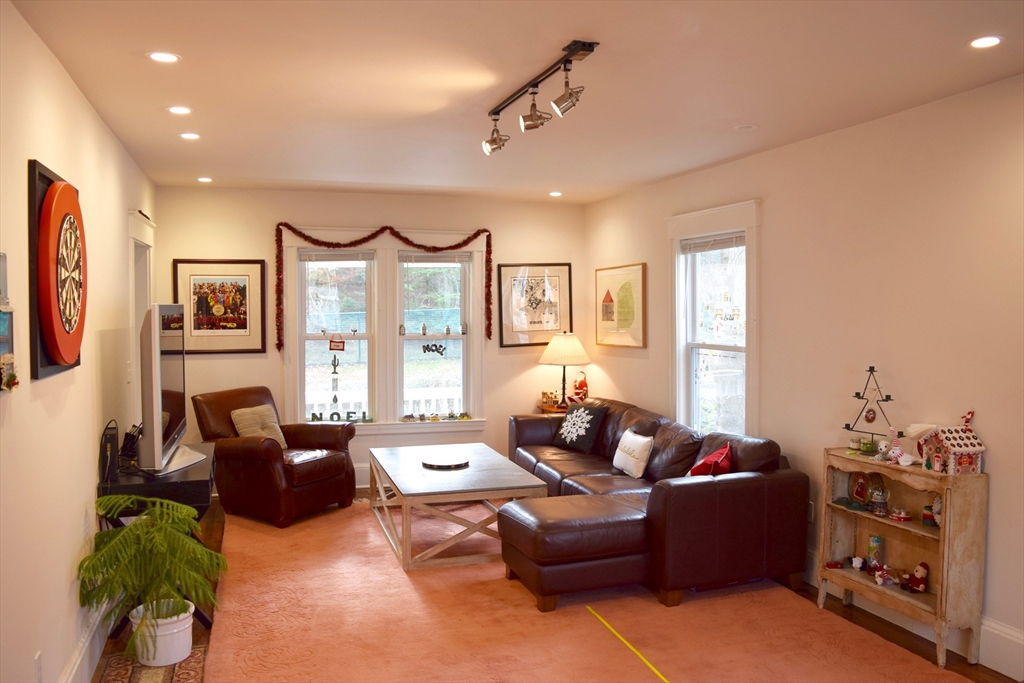 Watertown, Massachusetts 02472, United States, 4 Bedrooms Bedrooms, ,3 BathroomsBathrooms,Residential,Active,193482