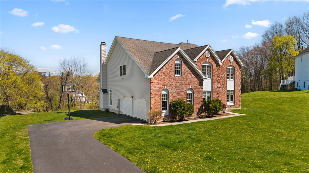 3 Emerson Cir