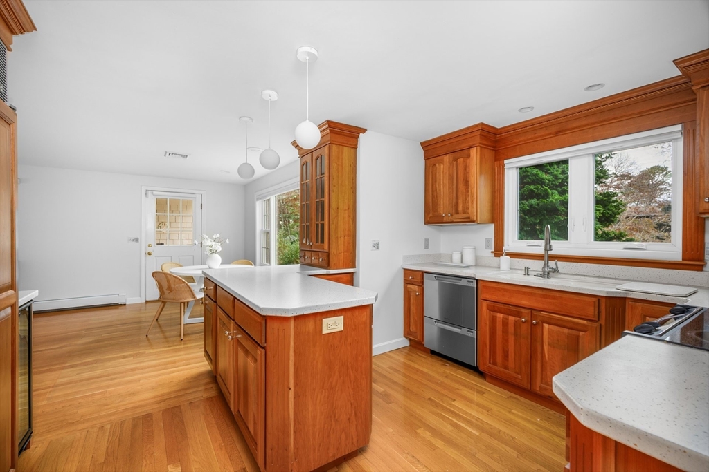 Barnstable, Massachusetts 02635, United States, 3 Bedrooms Bedrooms, ,3 BathroomsBathrooms,Residential,Active,248935