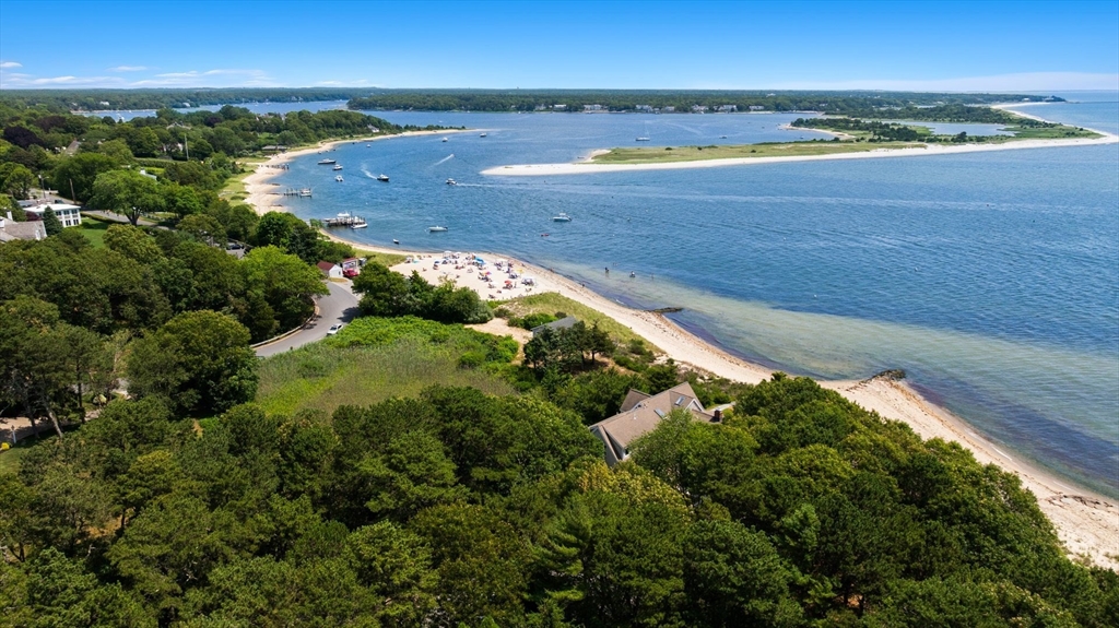 Barnstable, Massachusetts 02635, United States, 5 Bedrooms Bedrooms, ,4 BathroomsBathrooms,Residential,Active,193617