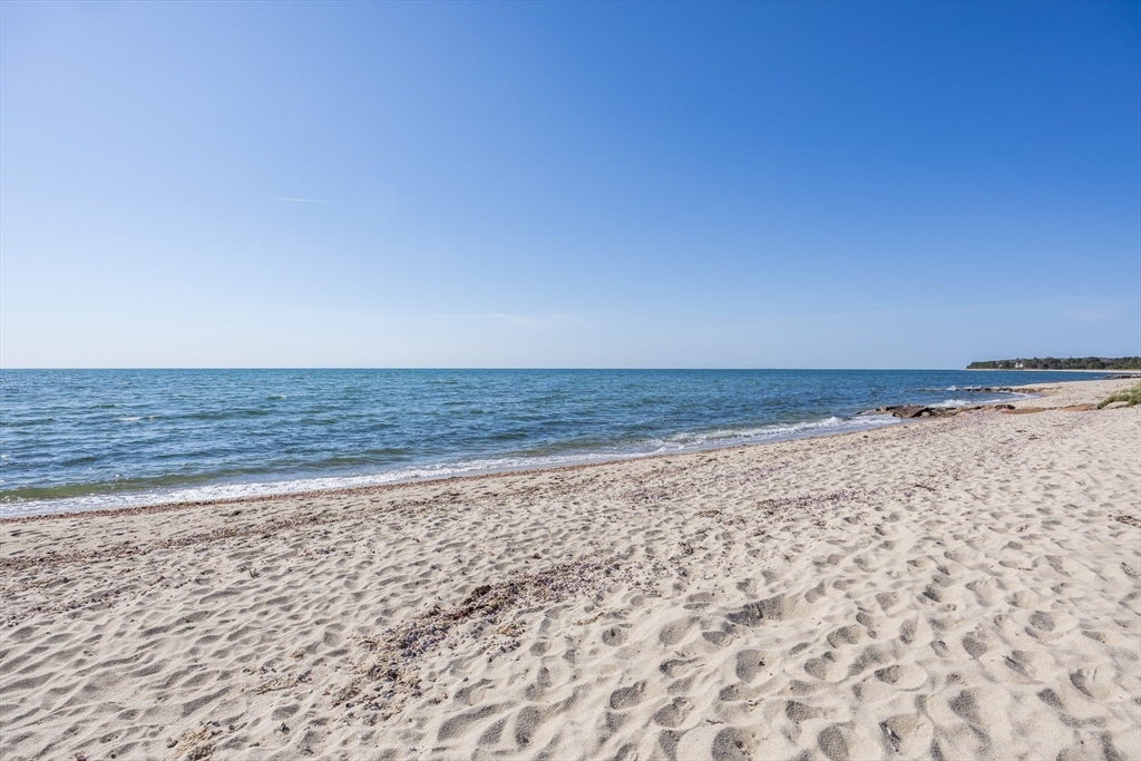 Barnstable, Massachusetts 02635, United States, 5 Bedrooms Bedrooms, ,4 BathroomsBathrooms,Residential,Active,193617