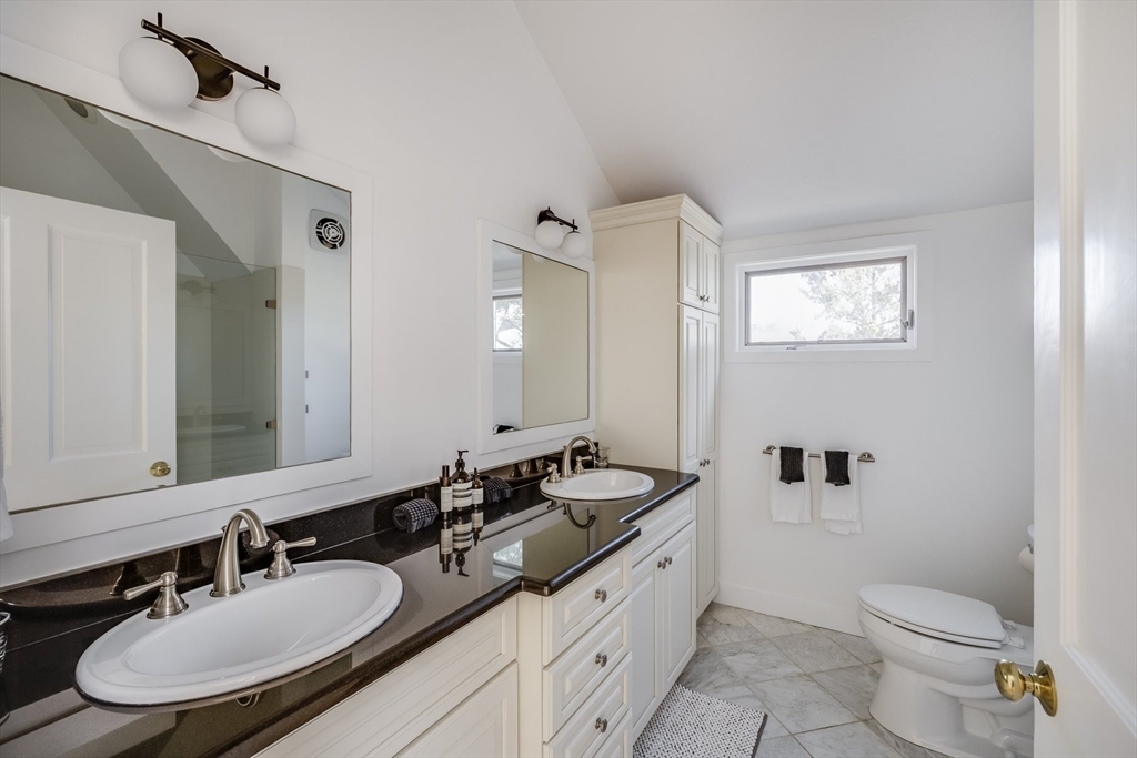 Barnstable, Massachusetts 02635, United States, 5 Bedrooms Bedrooms, ,4 BathroomsBathrooms,Residential,Active,193617