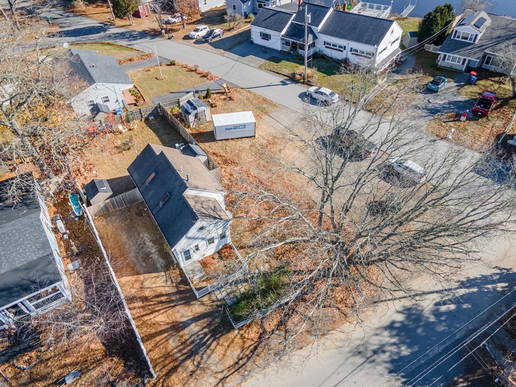 26 Agawam Lake Shore Dr