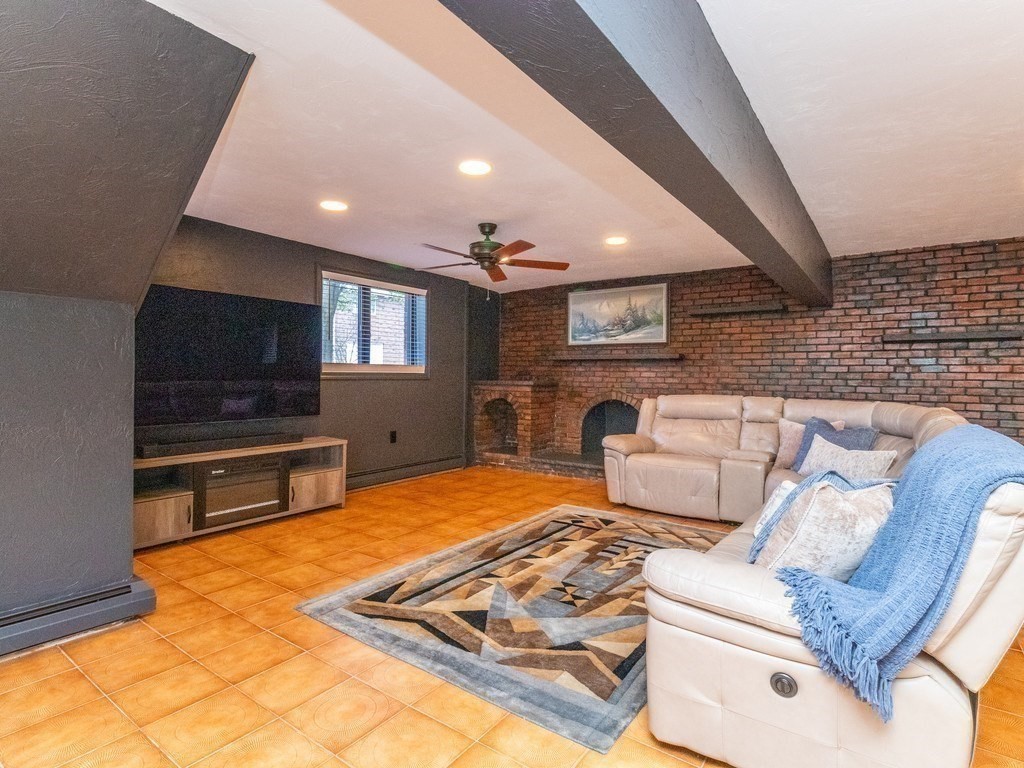 7 Rivers Ln, Stoneham, MA Photo #27