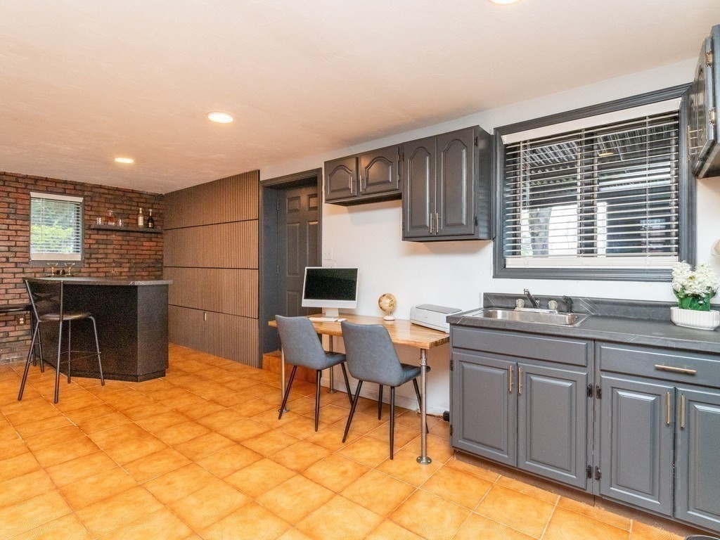 7 Rivers Ln, Stoneham, MA Photo #29