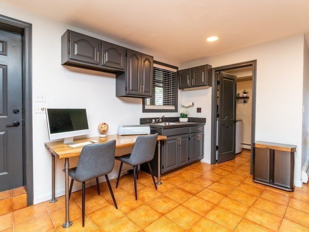 7 Rivers Ln, Stoneham, MA Photo #30