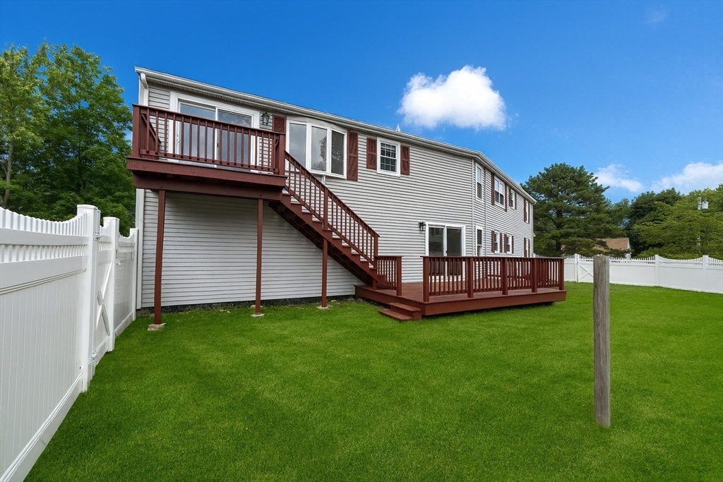 North Attleboro, Massachusetts 02760, United States, 4 Bedrooms Bedrooms, ,3 BathroomsBathrooms,Residential,Active,191181