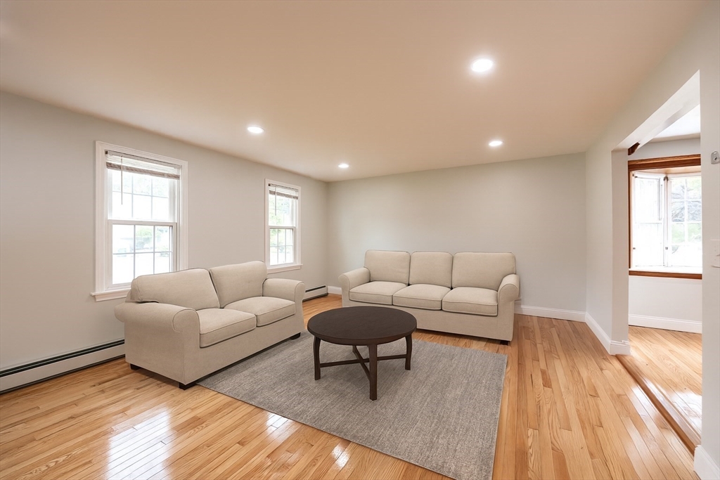 North Attleboro, Massachusetts 02760, United States, 4 Bedrooms Bedrooms, ,3 BathroomsBathrooms,Residential,Active,191181