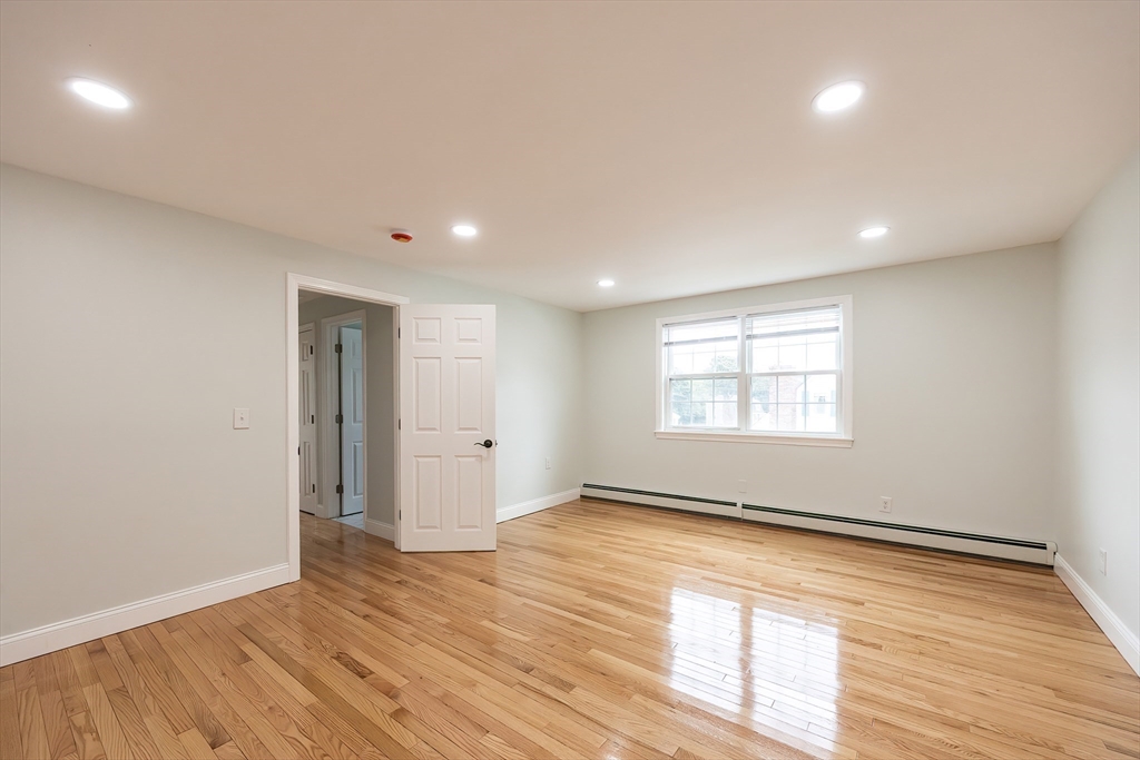 North Attleboro, Massachusetts 02760, United States, 4 Bedrooms Bedrooms, ,3 BathroomsBathrooms,Residential,Active,191181