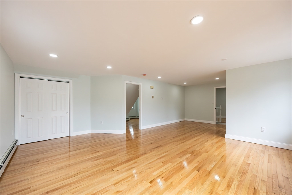 North Attleboro, Massachusetts 02760, United States, 4 Bedrooms Bedrooms, ,3 BathroomsBathrooms,Residential,Active,191181